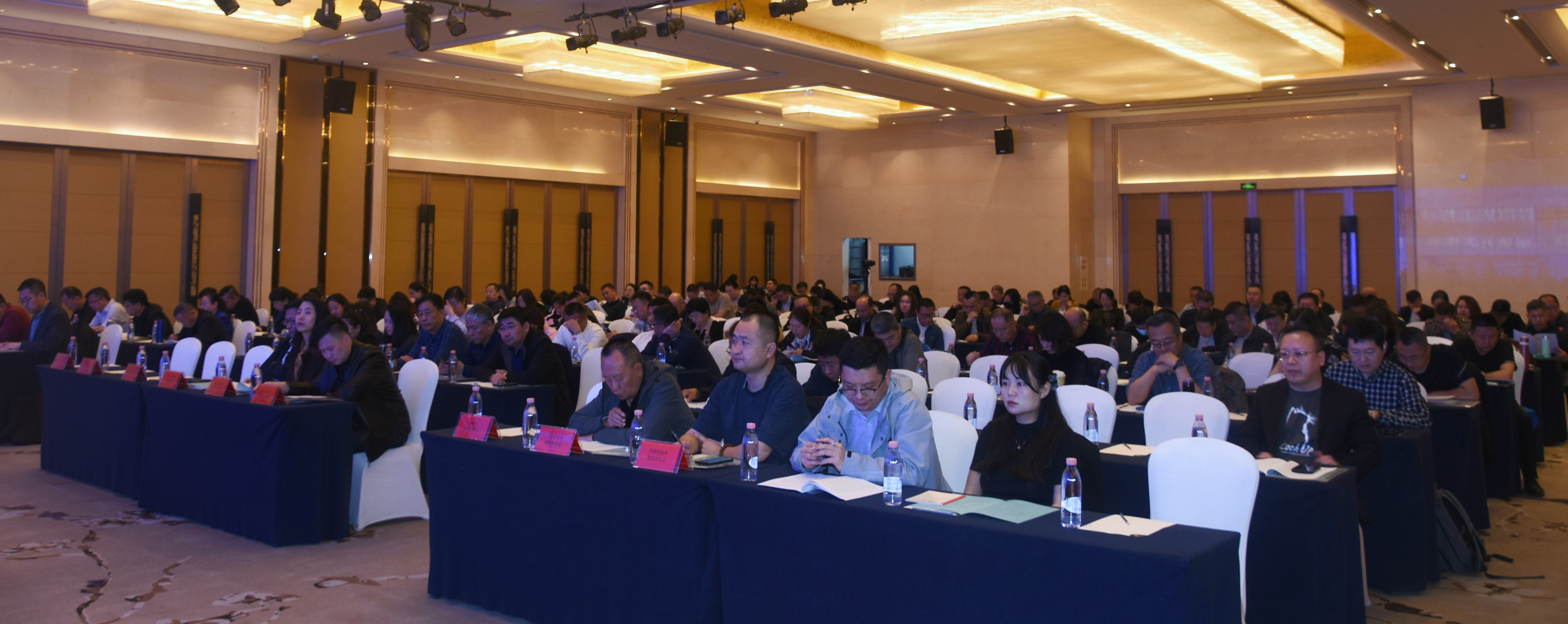 會(huì)場(chǎng)_副本.jpg 會(huì)場(chǎng)_副本.jpg